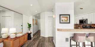 Top-Floor Corner Condo with Spectacular Views of the Space Needle & TWO Parking Spaces Gallery 7