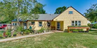 Soulful Milwaukie Farmhouse– Solar Panels, Wood Stove, and Garden Retreat 3bed 1.5 bath Soulful Milwaukie Farmhouse– Solar Panels, Wood Stove, and Garden Retreat 3bed 1.5 bath Gallery 1