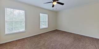 Room for Everyone in This Stunning 6-Bedroom Home! Gallery 16
