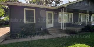 Two bed one bath duplex for rent NOW! Gallery 1