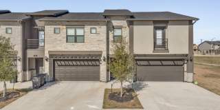 Remarkable 4 Bedroom, 4.5 Bath Townhome in College Station!! Gallery 1