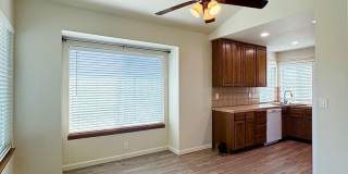 Beautifully Upstairs Condo at Ridgecrest Condominiums!! HOA Pool/Jacuzzi Gallery 6