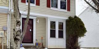 Spacious 3BR/2.5BA End-Unit TH in Windsor Mill + Move-In Special! Gallery 1