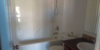 Stylish Comfort in the Heart of Pullman Gallery 14