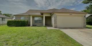 Lovely 3 bedroom 2 bath with Fireplace Gallery 1