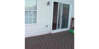 Spacious townhouse, walk to METRO, pool, parking, all you could want! Gallery 8