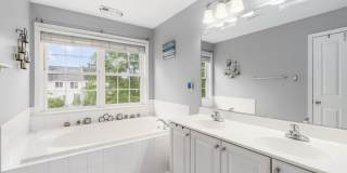 12371 Exchange Row Gallery 13