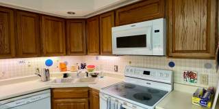 Available Nov 1st / Furnished / 1-Car Garage / 1 Dog on Approval Gallery 7