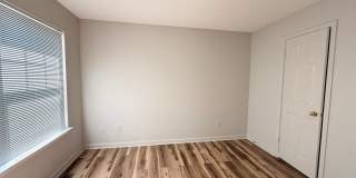 Beautifully Renovated 3 Bedroom 2.5 Bath Townhome with Garage! Pet Friendly! Gallery 24
