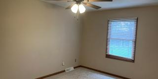 TONS OF SPACE AND STORAGE!! AVAILABLE NOW!! Gallery 1