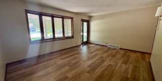 Beautiful walk-out house in SOUTH Lincoln Gallery 3