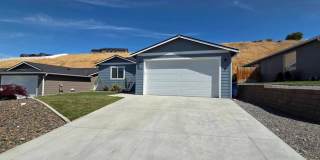 Gorgeous, 3 Bed, 2 Bath HOUSE in Coveted East Wenatchee! Gallery 1