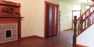 Beautiful Renovated Four bedroom Townhome Gallery 38