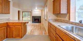 8bed, 4 BA House, Close to University Village!! Gallery 5