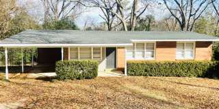 ** 3 bed 2 bath located in Forrest Hills ** Call 334-366-9198 to schedule a self showing Gallery 1