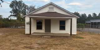 4 Bedroom and 1 Bathroom House Gallery 1