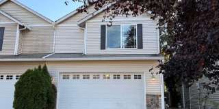 Spacious Vancouver Town Home with Open-Concept Living & Gas Fireplace Gallery 1