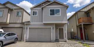 Three bedr townhouse in Orchards with AC. - New carpet and paint Three bedr townhouse in Orchards with AC. - New carpet and paint Gallery 1