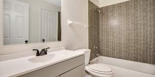 1 Bed 1 Bath End unit  with Central Air Pet Friendly with Washer Dryer Hook Ups in Unit Section 8 Welcome Gallery 5