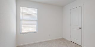 New Rent Rate! Modern 4/2 in East Central/ Sapphire Grove Gallery 13