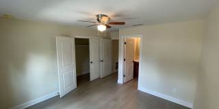 Pre-Leasing Now for 2026 UK School Year! Gallery 17