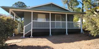 2 Bed / 1 Bath with Oversized single car garage Gallery 1