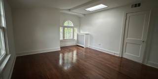 *DREAM LOCATION* 6BR Completely Renovated Duplex Gallery 51