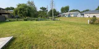 Very well kept 3 bedroom, 1.5 bath with One Car Garage and Nice Back Yard Gallery 12