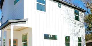 Modern Elegance with Private Yard Near Downtown Austin Gallery 1