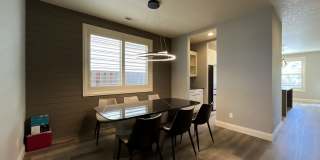 Elegant South Cooper Mountain Home with 4 Bedrooms, Bonus Room, Main-Level Suite & Designer Finishes Gallery 21