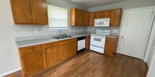 Lawrence-Fort Ben-Oaklandon 3 Bedroom and 2.5 Bathroom Gallery 8