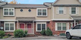 West Knoxville 37923 - 2 bedroom, 1.5 bath condo with hardwood floors - Contact Ryan Fogarty (865) 333-4840 Gallery 1
