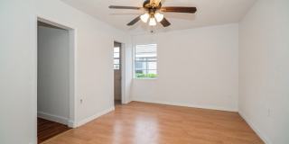 2154 Henry St Ne Gallery 11
