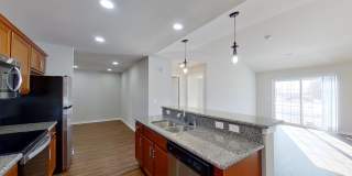 Condo Style Upper 3 Bedroom 2 Bathroom plus Den Apartment Gallery 15