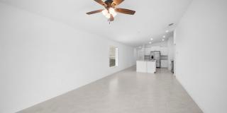 Modern 3 bedroom 2 bathroom single family home in Lehigh Acres Gallery 14
