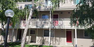Spacious 2 Level Townhome with Great Location Gallery 1