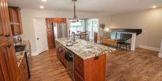 Modern 4bd Home - Fully Furnished Utilities Included Gallery 7