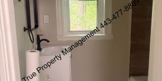 Spacious 3 Bedroom Home with Backyard & In-Unit Washer/Dryer Gallery 10