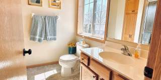 Updated 3bed 3bath End Unit Townhome w’Great Views Gallery 12