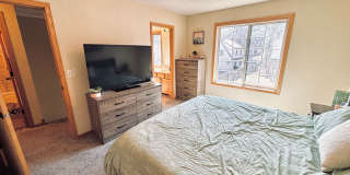 Updated 3bed 3bath End Unit Townhome w’Great Views Gallery 10