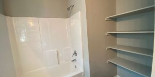 Charming 4 bed 2 bath in Hunters Spring *  Mustang schools Gallery 24