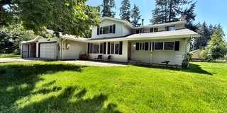 450 Northeast Riverhill Drive Gallery 1