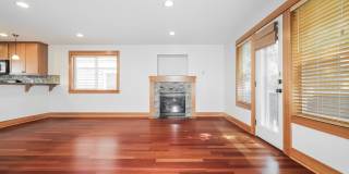 Bright and Spacious Residence with Vaulted Ceilings and Garage Gallery 5