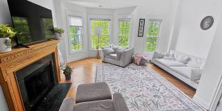 4 Bedroom, 3 Bathroom Impressive Lincoln Park Duplex Gallery 39