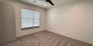Large 3 Bed 2.5 Bath Duplex Includes Office Space (See Contact Info Below) Gallery 14