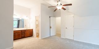 4 Bed home in Olathe- Quick access to I-35 Gallery 26