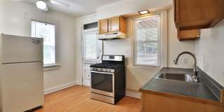 4 Bedroom North Campus Newly Remodeled House with 2 Decks and Patio Gallery 18