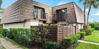 15319 W POND WOODS Drive Gallery 1