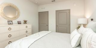 Sola Gallery 24