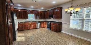 Spacious 4BR Home with Fireplace, Screened Porch & Privacy-Fenced Yard Gallery 4